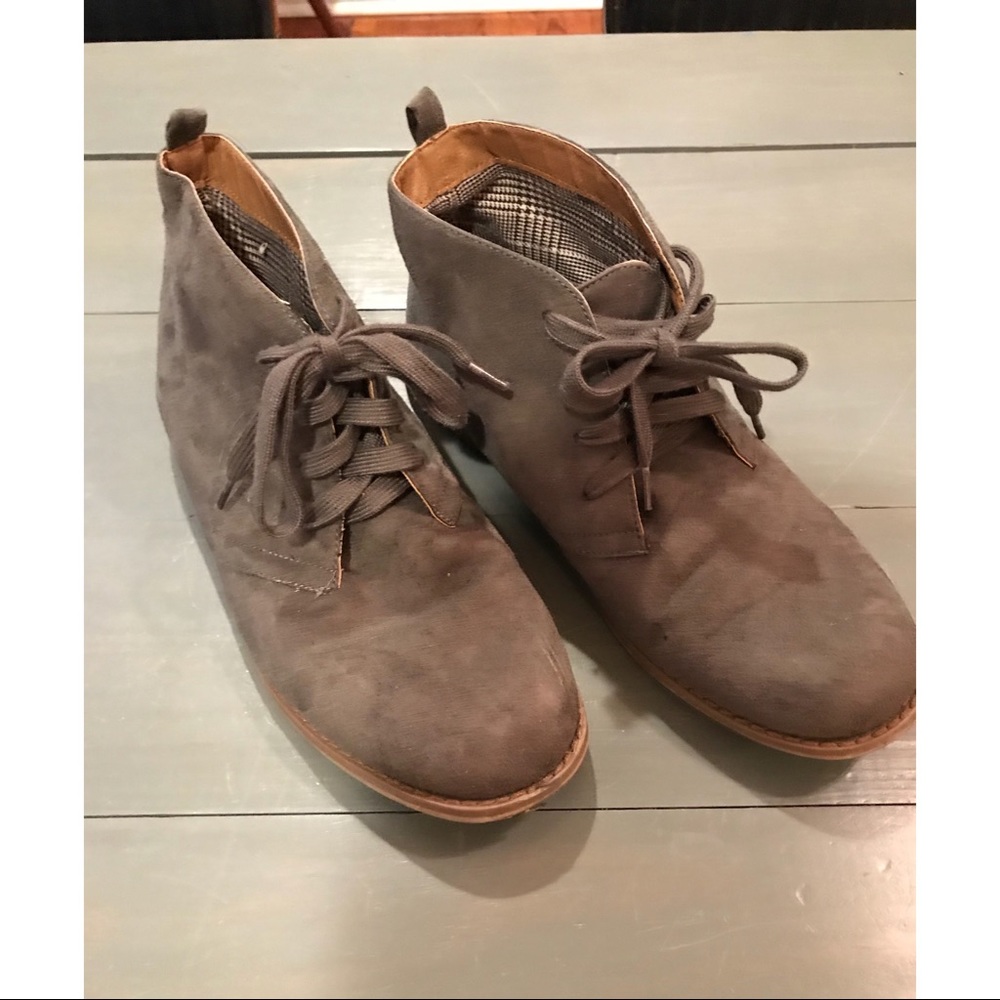 Suede Banana Republic Chukka Boots